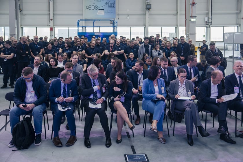 Spółka GE Aerospace ogłosiła w poniedziałek 24 marca oficjalne otwarcie nowoczesnego zakładu obsługi technicznej silników lotniczych XEOS w Środzie Śląskiej koło Wrocławia
