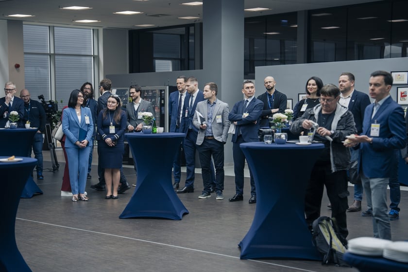 Spółka GE Aerospace ogłosiła w poniedziałek 24 marca oficjalne otwarcie nowoczesnego zakładu obsługi technicznej silników lotniczych XEOS w Środzie Śląskiej koło Wrocławia