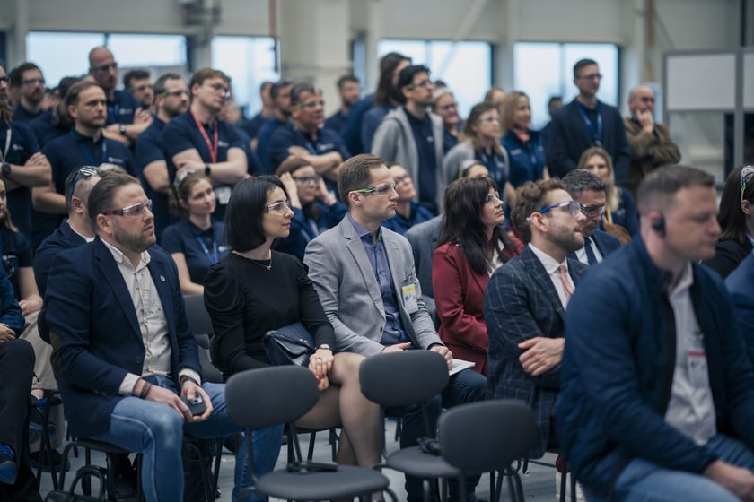 Spółka GE Aerospace ogłosiła w poniedziałek 24 marca oficjalne otwarcie nowoczesnego zakładu obsługi technicznej silników lotniczych XEOS w Środzie Śląskiej koło Wrocławia