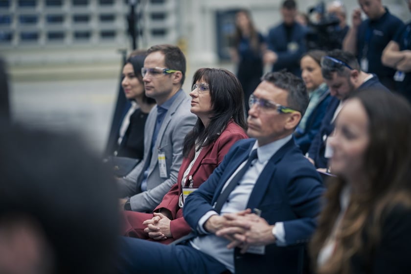 Spółka GE Aerospace ogłosiła w poniedziałek 24 marca oficjalne otwarcie nowoczesnego zakładu obsługi technicznej silników lotniczych XEOS w Środzie Śląskiej koło Wrocławia