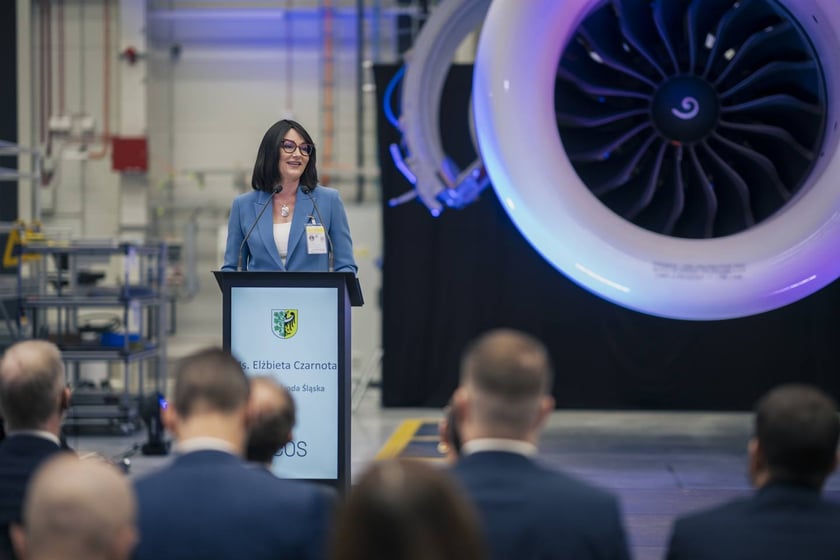 Spółka GE Aerospace ogłosiła w poniedziałek 24 marca oficjalne otwarcie nowoczesnego zakładu obsługi technicznej silników lotniczych XEOS w Środzie Śląskiej koło Wrocławia
