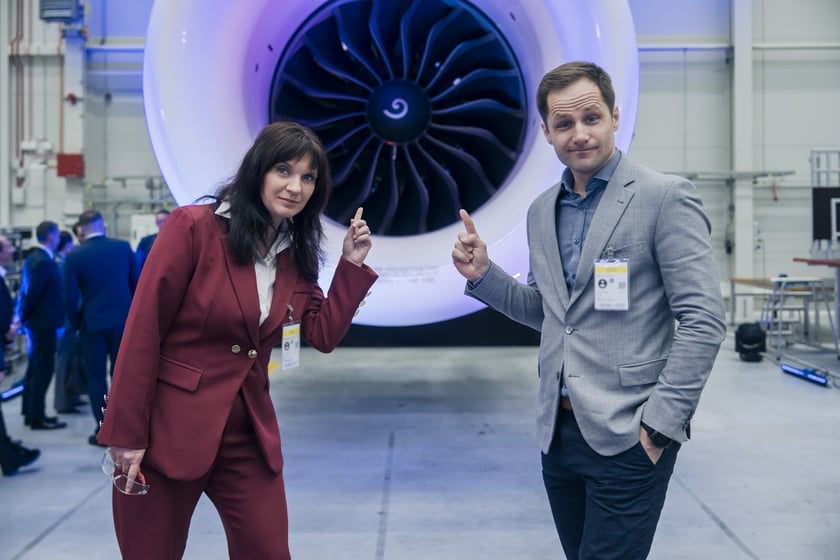 Spółka GE Aerospace ogłosiła w poniedziałek 24 marca oficjalne otwarcie nowoczesnego zakładu obsługi technicznej silników lotniczych XEOS w Środzie Śląskiej koło Wrocławia