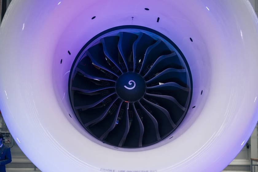 Spółka GE Aerospace ogłosiła w poniedziałek 24 marca oficjalne otwarcie nowoczesnego zakładu obsługi technicznej silników lotniczych XEOS w Środzie Śląskiej koło Wrocławia