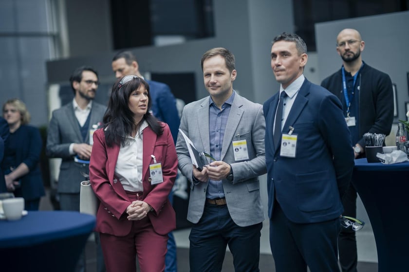 Spółka GE Aerospace ogłosiła w poniedziałek 24 marca oficjalne otwarcie nowoczesnego zakładu obsługi technicznej silników lotniczych XEOS w Środzie Śląskiej koło Wrocławia