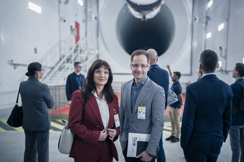Spółka GE Aerospace ogłosiła w poniedziałek 24 marca oficjalne otwarcie nowoczesnego zakładu obsługi technicznej silników lotniczych XEOS w Środzie Śląskiej koło Wrocławia