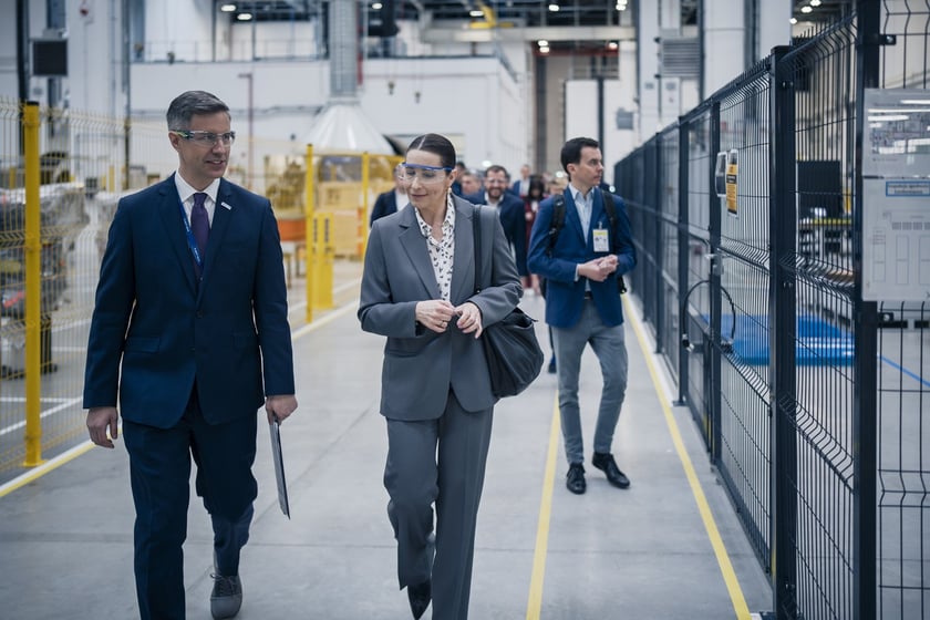 Spółka GE Aerospace ogłosiła w poniedziałek 24 marca oficjalne otwarcie nowoczesnego zakładu obsługi technicznej silników lotniczych XEOS w Środzie Śląskiej koło Wrocławia
