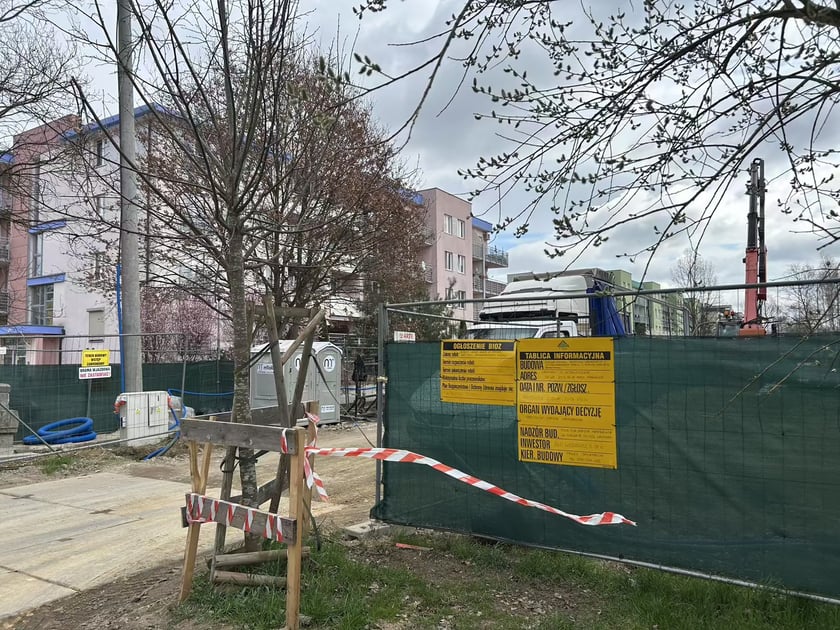 Na Stabłowicach, u zbiegu ulic Wojanowskiej i Arachidowej powstaje lokalne centrum handlowo- usługowe
