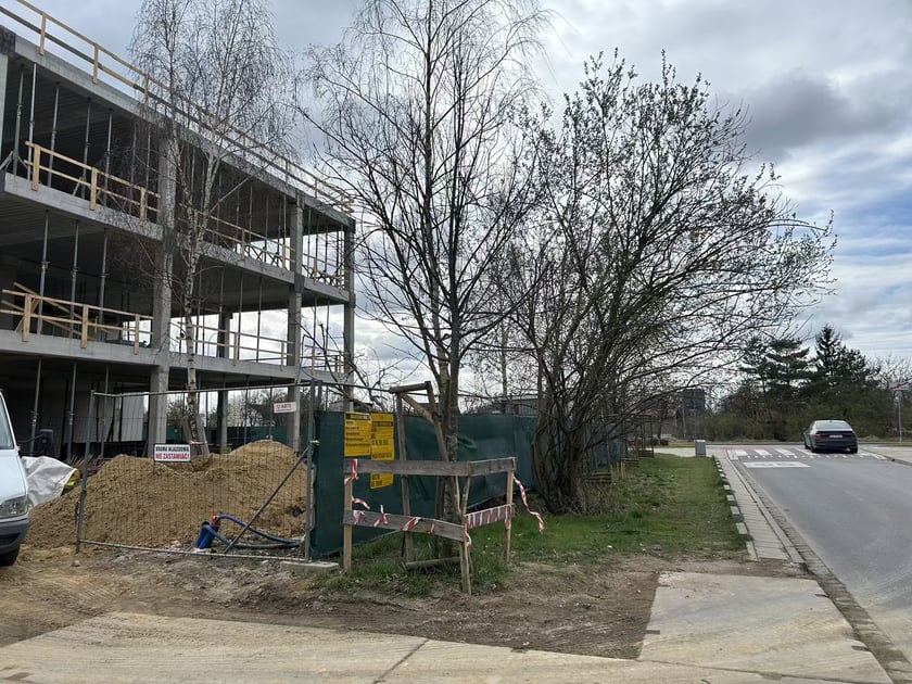Na Stabłowicach, u zbiegu ulic Wojanowskiej i Arachidowej powstaje lokalne centrum handlowo- usługowe