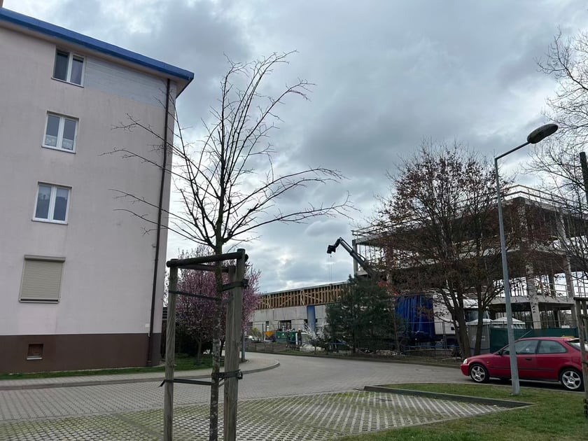 Na Stabłowicach, u zbiegu ulic Wojanowskiej i Arachidowej powstaje lokalne centrum handlowo- usługowe
