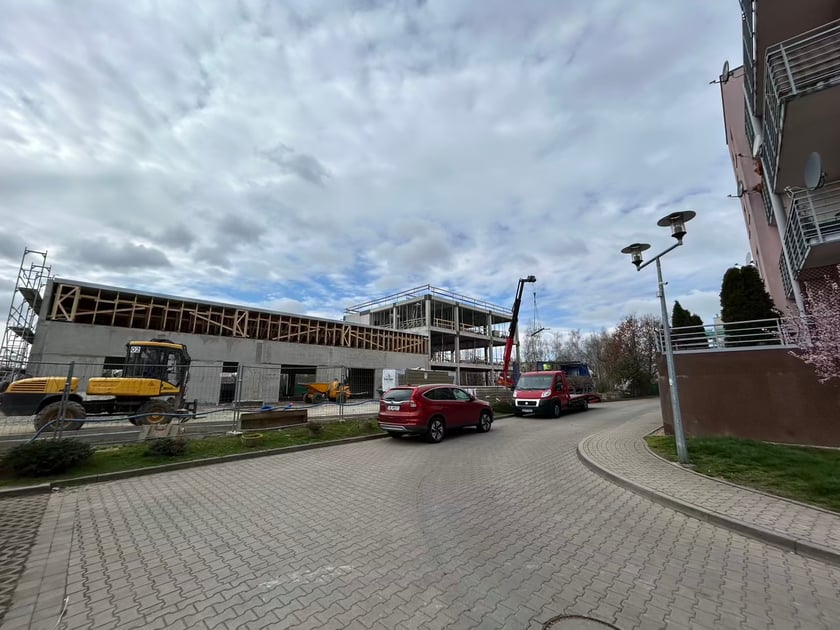 Na Stabłowicach, u zbiegu ulic Wojanowskiej i Arachidowej powstaje lokalne centrum handlowo- usługowe