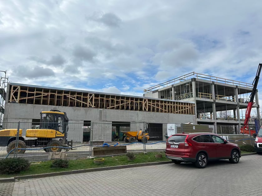 Na Stabłowicach, u zbiegu ulic Wojanowskiej i Arachidowej powstaje lokalne centrum handlowo- usługowe