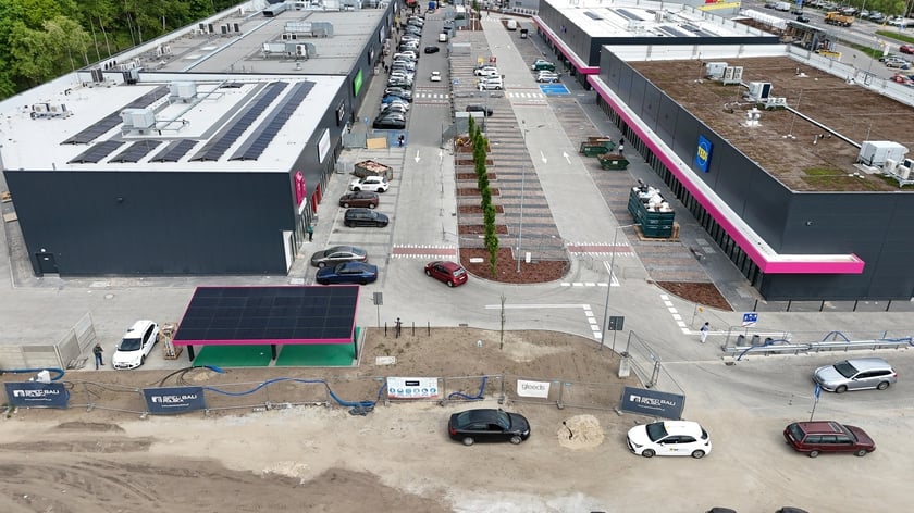 Nowe hale N-Park Maślicka, centrum handlowe po rozbudowie