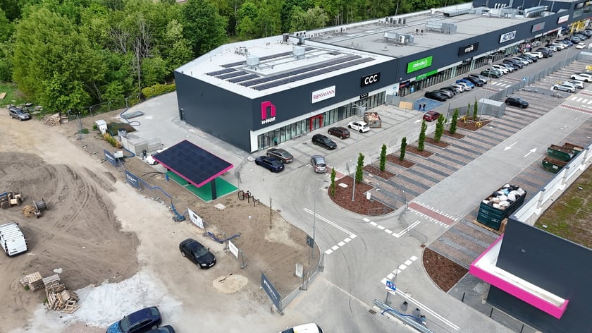 Nowe hale N-Park Maślicka, centrum handlowe po rozbudowie