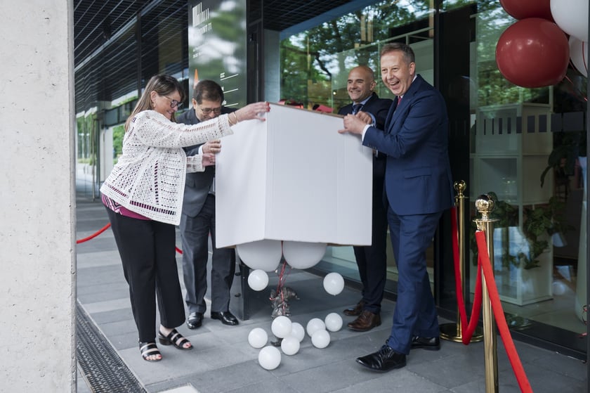 Uczestnicy obchodów 10-lecia 3M Global Service Center  we Wrocławiu.