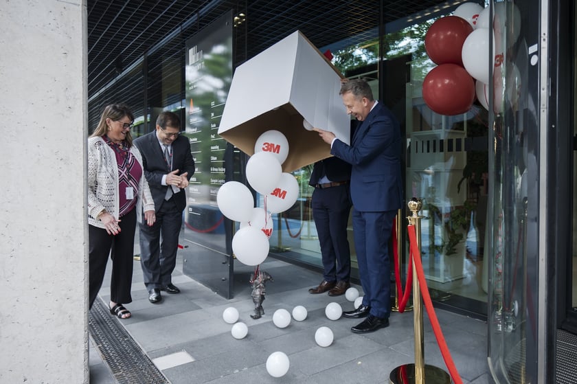 Uczestnicy obchodów 10-lecia 3M Global Service Center  we Wrocławiu.