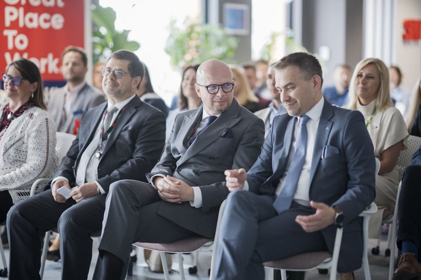 Uczestnicy obchodów 10-lecia 3M Global Service Center  we Wrocławiu.