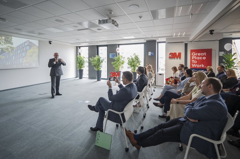 Uczestnicy obchodów 10-lecia 3M Global Service Center  we Wrocławiu.