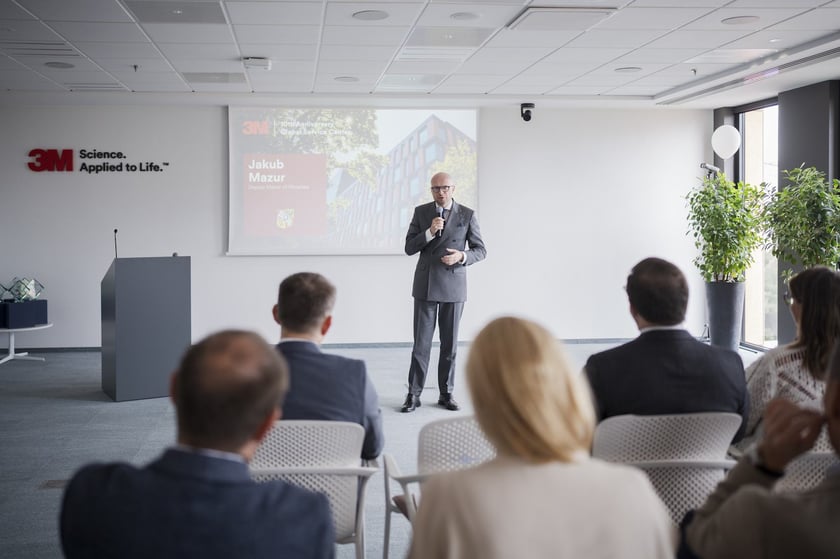 Uczestnicy obchodów 10-lecia 3M Global Service Center  we Wrocławiu.