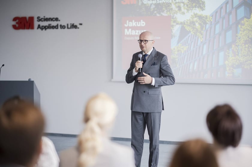 Uczestnicy obchodów 10-lecia 3M Global Service Center  we Wrocławiu.