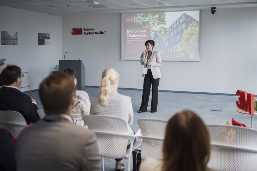 Uczestnicy obchodów 10-lecia 3M Global Service Center  we Wrocławiu.