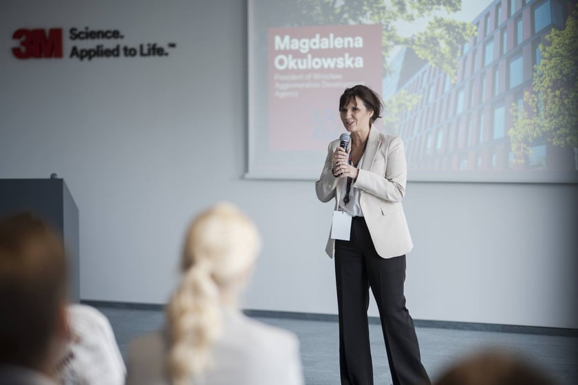 Uczestnicy obchodów 10-lecia 3M Global Service Center  we Wrocławiu.