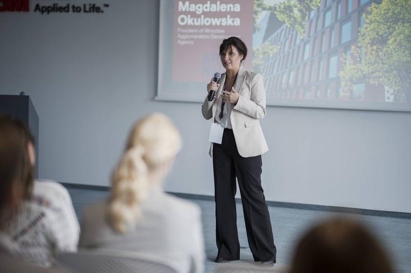 Uczestnicy obchodów 10-lecia 3M Global Service Center  we Wrocławiu.