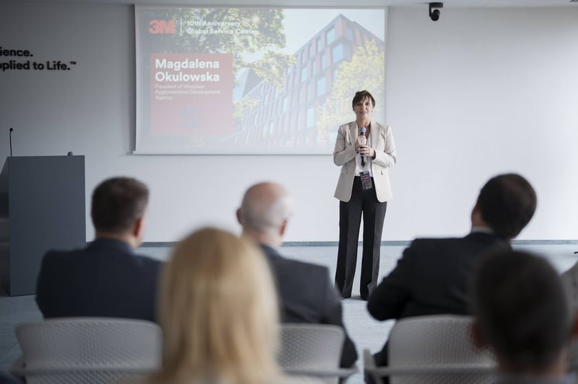 Uczestnicy obchodów 10-lecia 3M Global Service Center  we Wrocławiu.