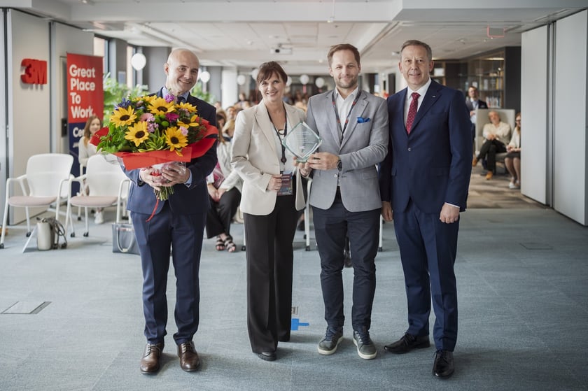 Uczestnicy obchodów 10-lecia 3M Global Service Center  we Wrocławiu.