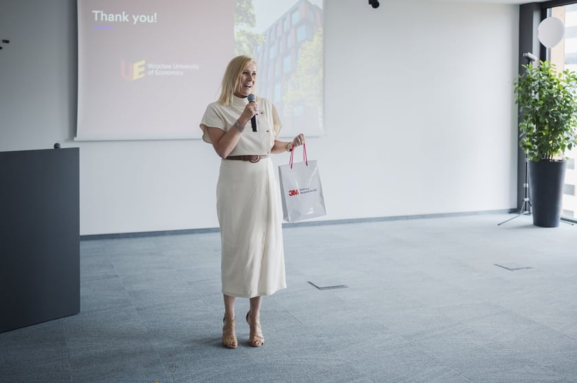 Uczestnicy obchodów 10-lecia 3M Global Service Center  we Wrocławiu.