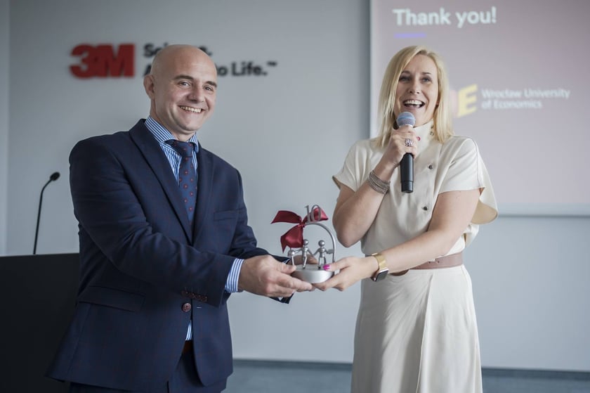 Uczestnicy obchodów 10-lecia 3M Global Service Center  we Wrocławiu.