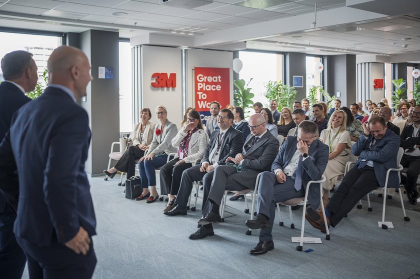 Uczestnicy obchodów 10-lecia 3M Global Service Center  we Wrocławiu.