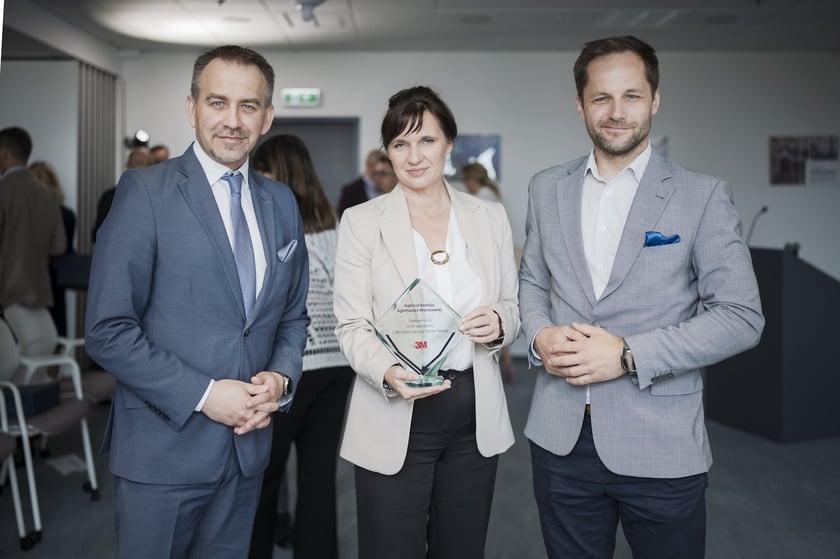 Uczestnicy obchodów 10-lecia 3M Global Service Center  we Wrocławiu.