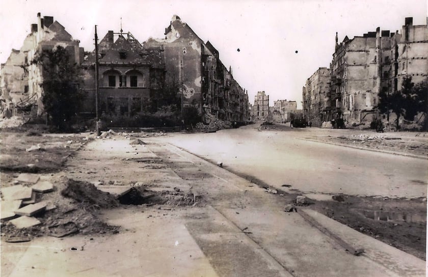 Widok na zniszczoną willę, rok 1945