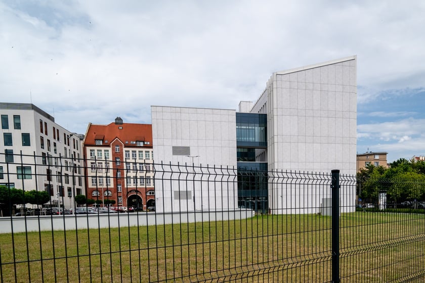 Nowy budynek Sądu Apelacyjnego we Wrocławiu w czerwcu 2025 po otwarciu