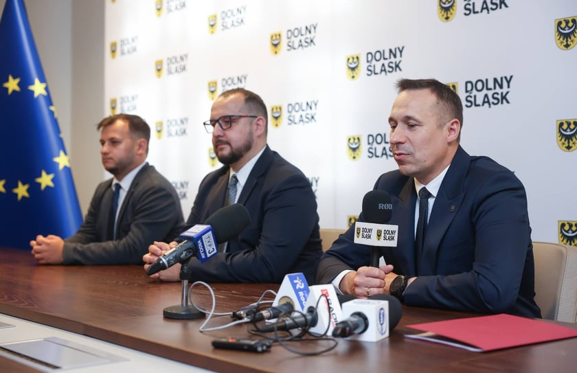 Uczestnicy spotkania firmy Scanway z przedstawicielami samorządu i ARAW.