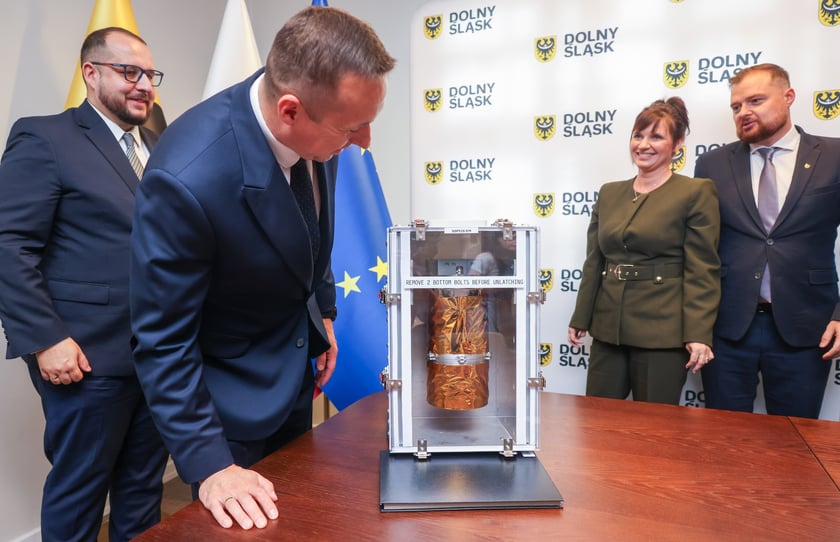 Uczestnicy spotkania firmy Scanway z przedstawicielami samorządu i ARAW.