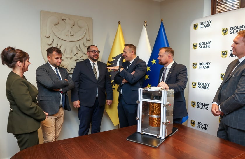 Uczestnicy spotkania firmy Scanway z przedstawicielami samorządu i ARAW.