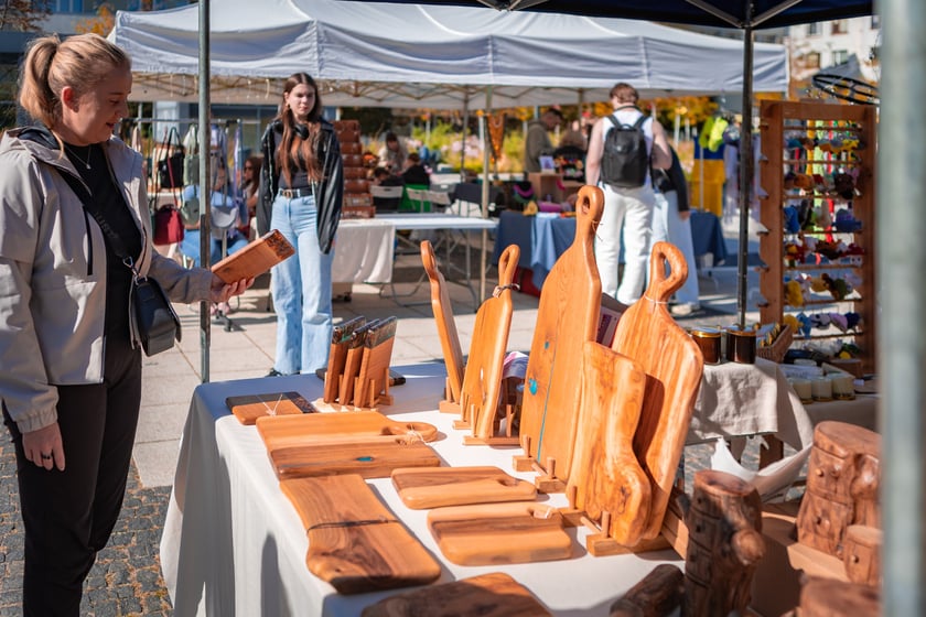 W niedzielę 28 września plac Nowy Targ wypełnił się stoiskami pełnymi małych dzieł sztuki tworzonych z pasją.