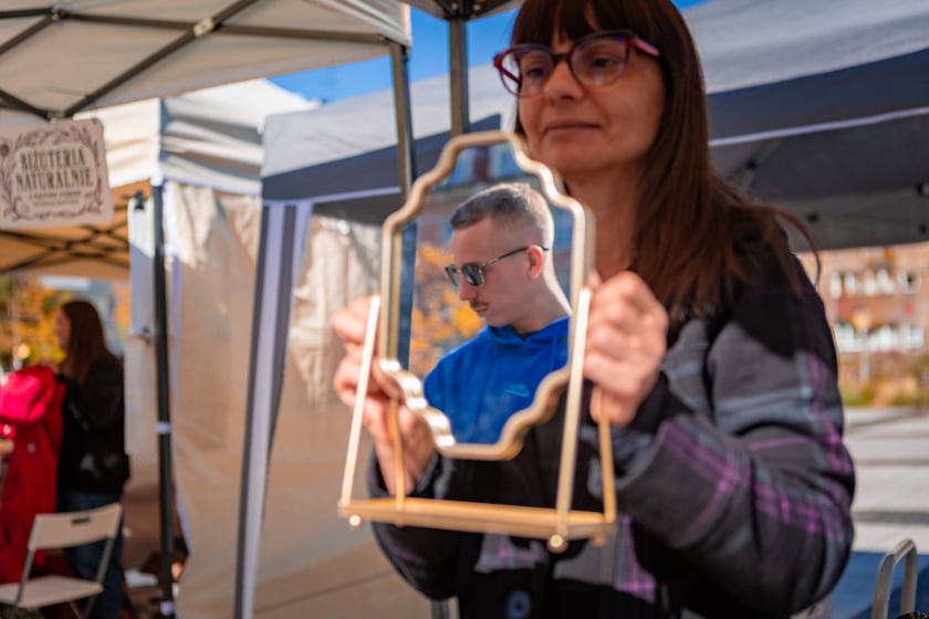 W niedzielę 28 września plac Nowy Targ wypełnił się stoiskami pełnymi małych dzieł sztuki tworzonych z pasją.