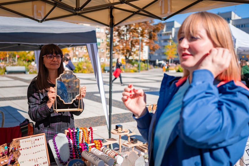 W niedzielę 28 września plac Nowy Targ wypełnił się stoiskami pełnymi małych dzieł sztuki tworzonych z pasją.
