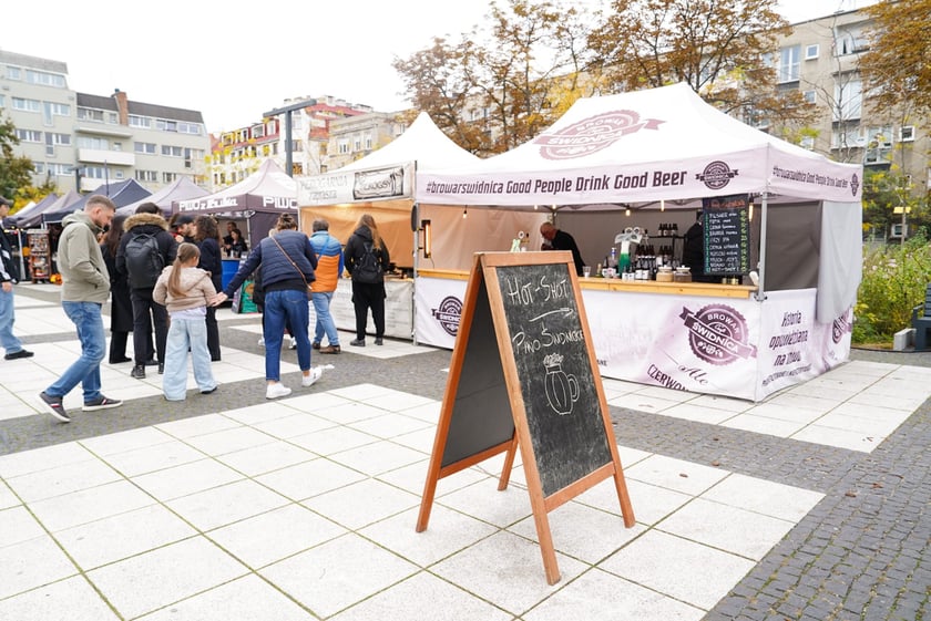 Uczestnicy Wrocławskiego Oktoberfest  na placu Nowy Targ, 11.10.2025 r.