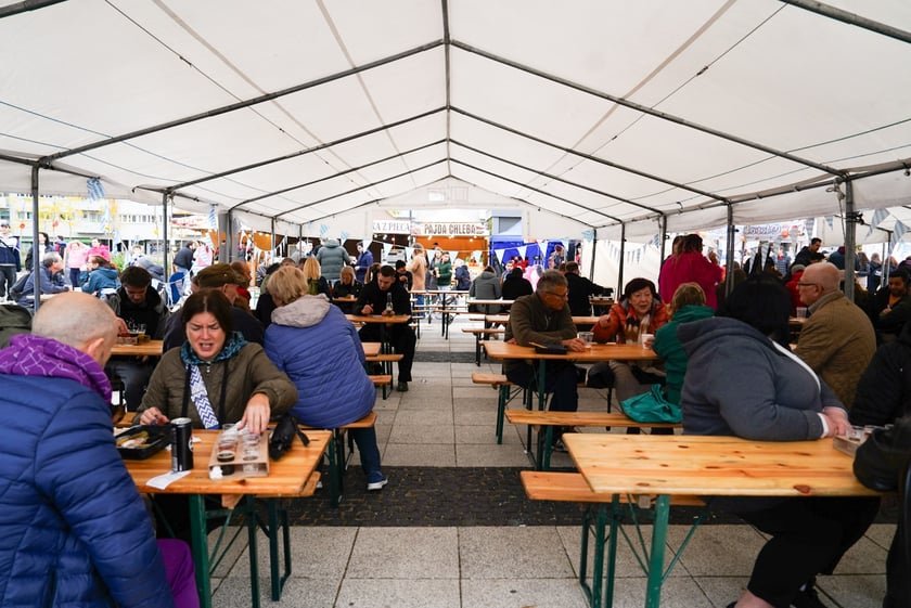 Uczestnicy Wrocławskiego Oktoberfest  na placu Nowy Targ, 11.10.2025 r.