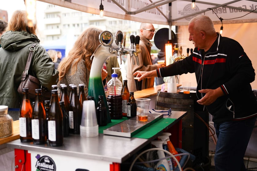 Uczestnicy Wrocławskiego Oktoberfest  na placu Nowy Targ, 11.10.2025 r.