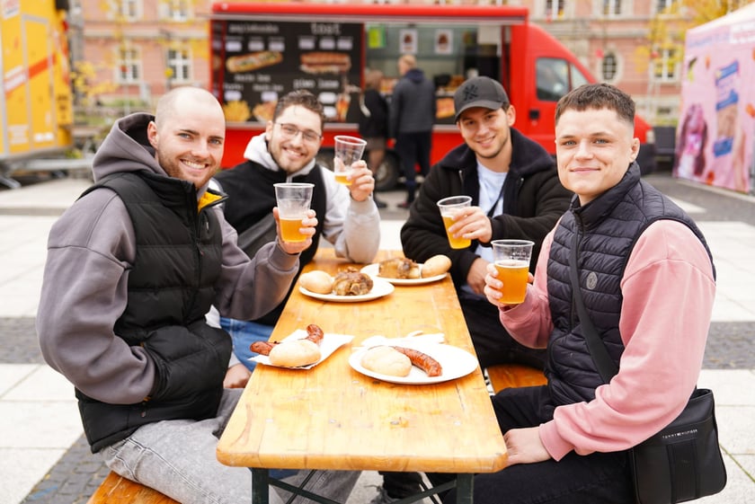 Uczestnicy Wrocławskiego Oktoberfest  na placu Nowy Targ, 11.10.2025 r.