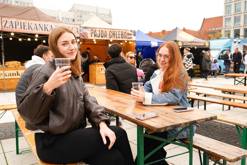Uczestnicy Wrocławskiego Oktoberfest  na placu Nowy Targ, 11.10.2025 r.