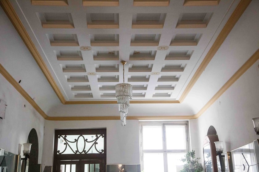 Neobarokowy gmach pod adresem Powstańców Śląskich 134-138, widok z roku 2025