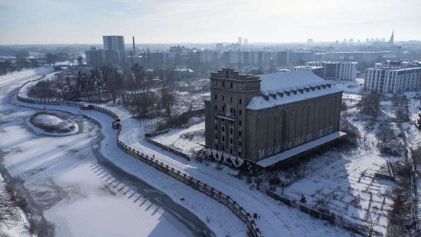 Dawny elewator i okolice ul. Rychtalskiej, styczeń 2024