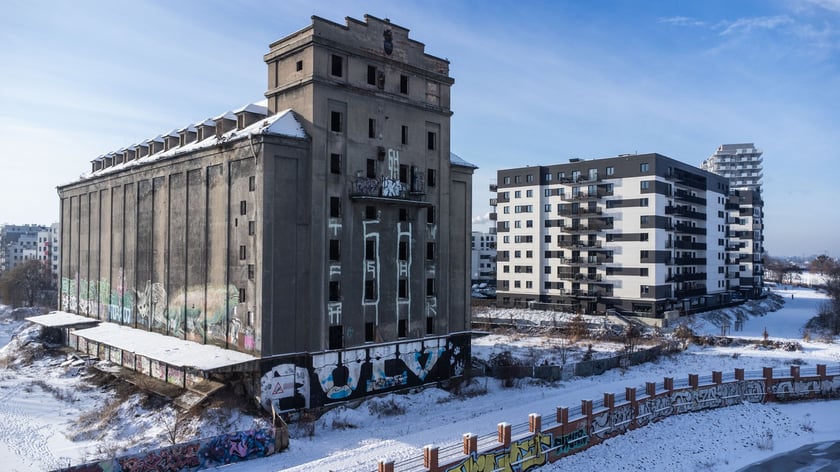 Dawny elewator i okolice ul. Rychtalskiej, styczeń 2024