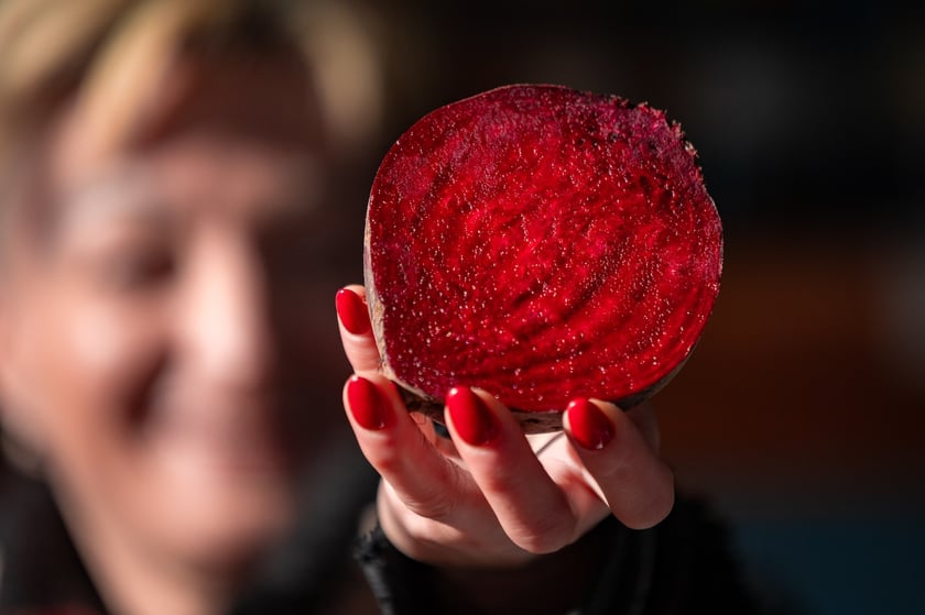 Sprzedaż buraków na wrocławskich targowiskach.
