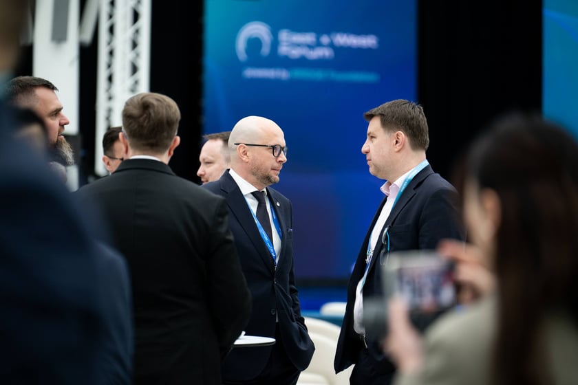 Drugi dzień konferencji East x West Forum w Pawilonie Czterech Kopuł we Wrocławiu (9 kwietnia 2026 r.).